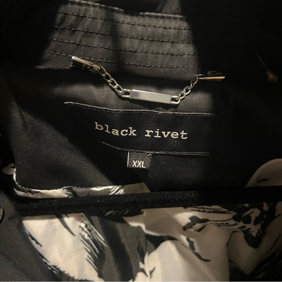 Classic black trenchcoat - Picture 4 of 4